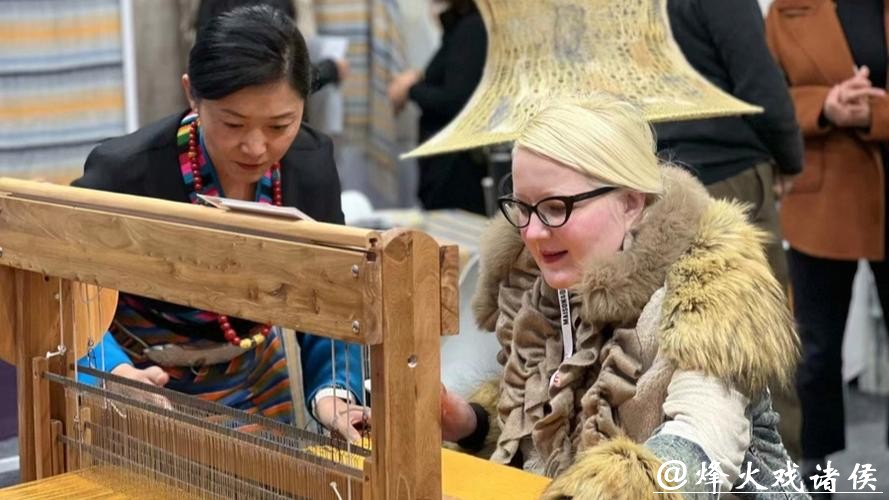 就在上海！中东游客花2万美元定制羊绒头巾，新加坡华裔10年定制50件旗袍